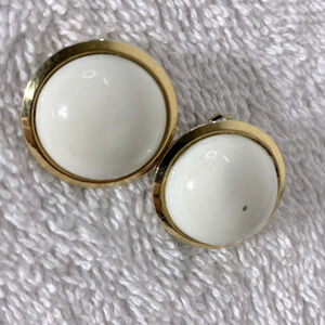 Vintage Cream Circles W Gold Tone Border Clip On Earrings